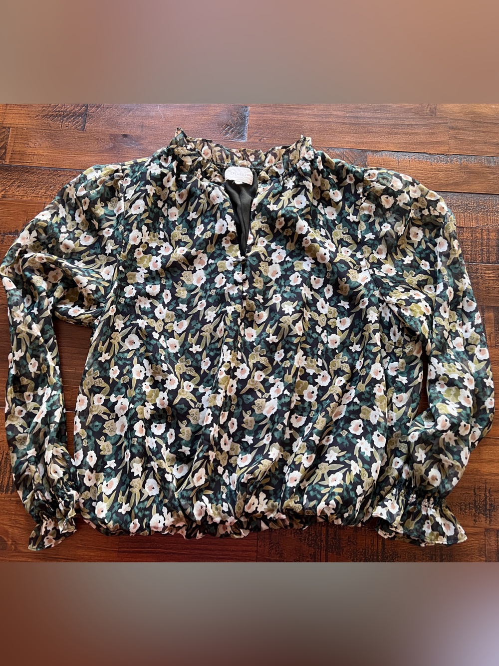 Floral Long-Sleeve Smocked Hem Blouse - Black & Green